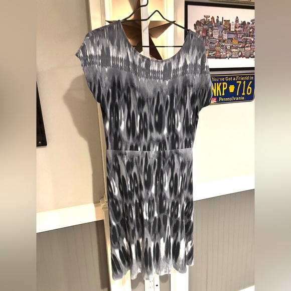 Athleta Ikat Tie Dye Dress Gray Black Size Medium - Picture 3 of 7